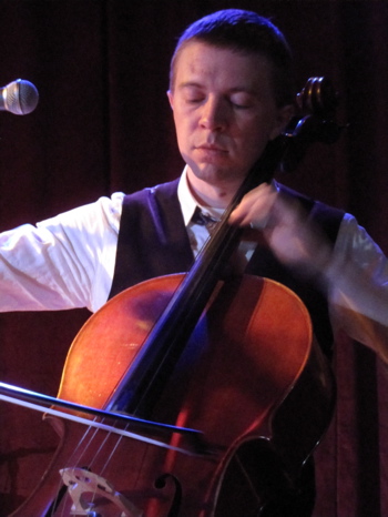 Cellist Chad Hammer. (Photo by SPM, all rights reserved.)