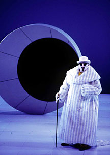 City Opera revives the Mark Lamos production of Chabrier's comic opera L'Etoile.