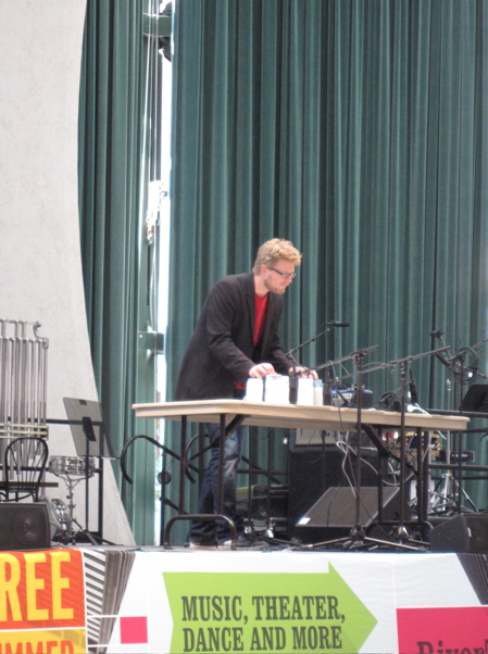 Jeppe Just Christensen, one of the many Danish musicians to participate in the Marathon this year, performs Braun KSM2, for amplified coffee grinders. 
