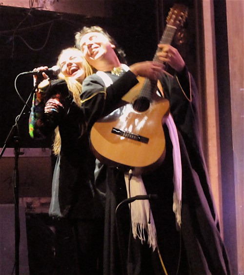 Bia and Sergio's great onstage chemistry.