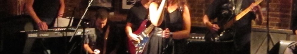 Young Marble Giants tribute organizers Tom Shad on bass and Renée LoBue on vocals. (© 2015, Steven P. Marsh/willyoumissme.com)